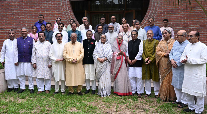 গণভবনে ঈদ শুভেচ্ছা বিনিময় করলেন প্রধানমন্ত্রী